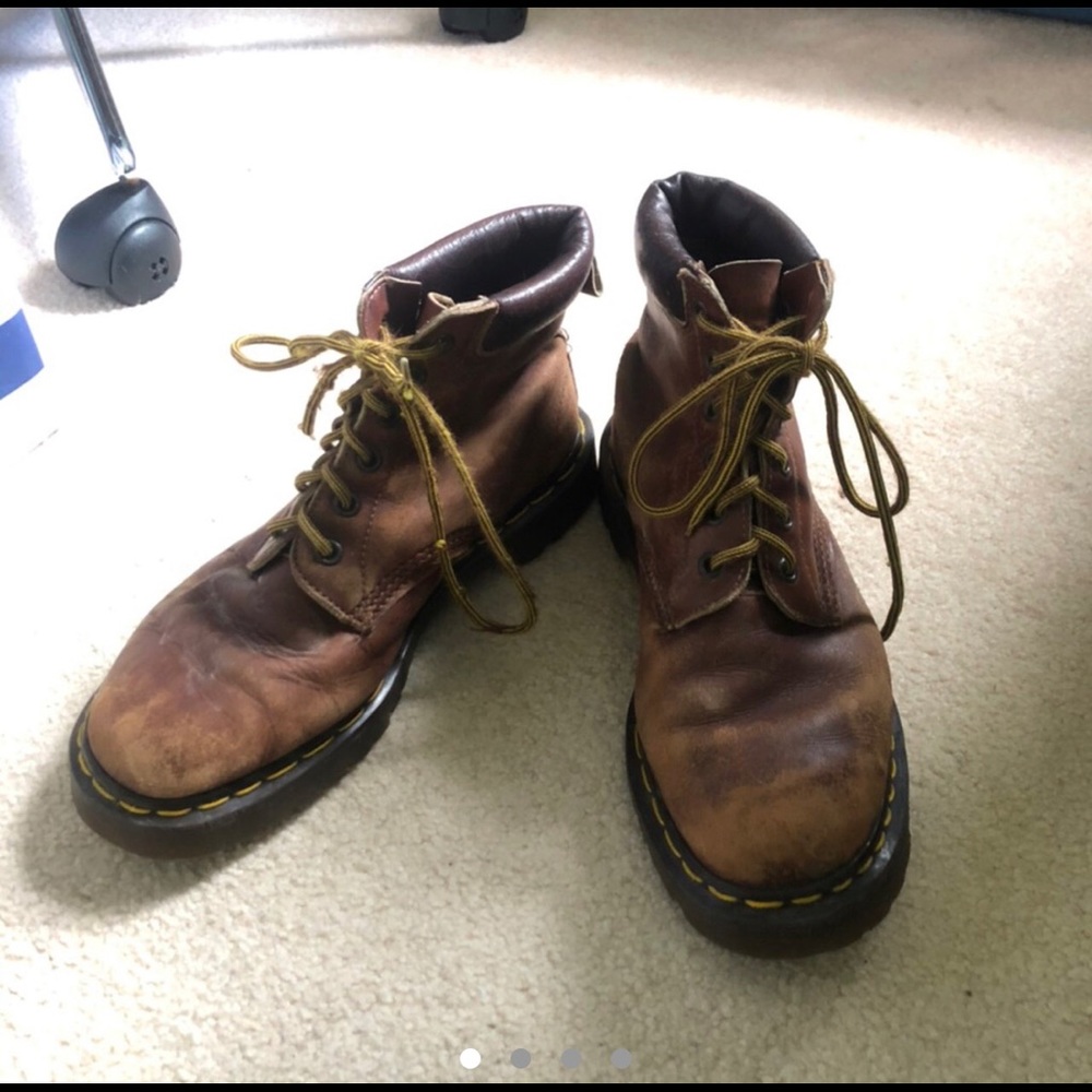Vintage brown dr martens boots!